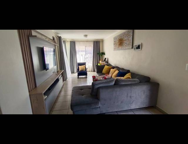 3 BEDROOM TOWNHOUSE FOR SALE IN CHANTELLE
